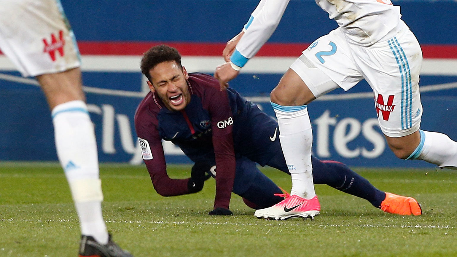 Tests have revealed that Neymar has a cracked fifth metatarsal in his right foot along with a sprained ankle.
