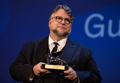 VENICE, Sept. 10, 2017 (Xinhua) -- Director Guillermo Del Toro shows the Golden Lion Award for Best Film for his movie "The Shape of Water" during the 74th Venice Film Festival, at the Lido of Venice, Italy, Sept. 9, 2017. "The Shape of Water" by director Guillermo Del Toro won the Golden Lion, the highest prize presented at the 74th Venice Film Festival, which concluded here on Saturday evening. (Xinhua/Jin Yu/IANS)