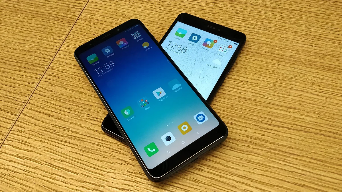 Both Redmi phones come with IPS LCD display. The Redmi Note 5 (on top) sports a resolution of 1080x2160