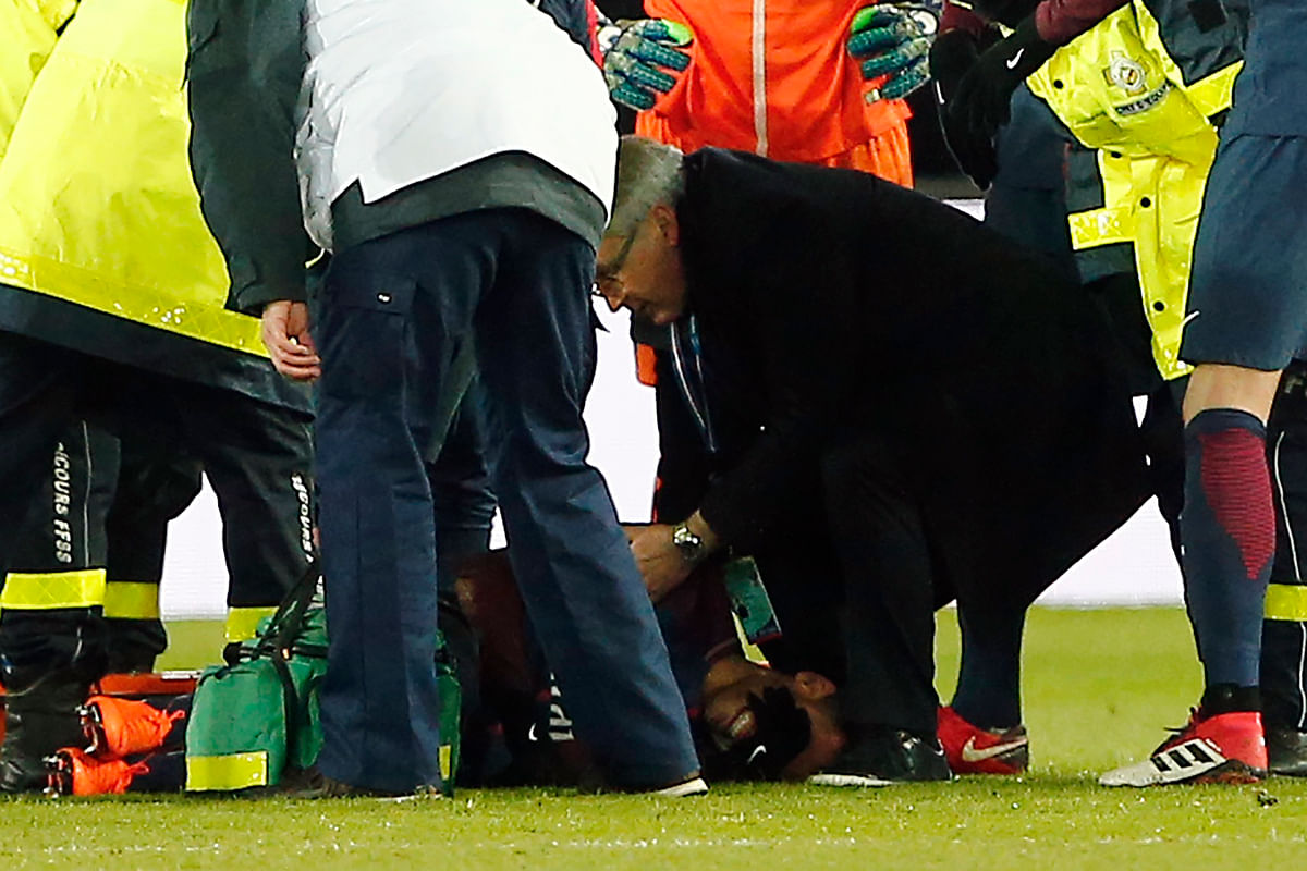 Tests have revealed that Neymar has a cracked fifth metatarsal in his right foot along with a sprained ankle.