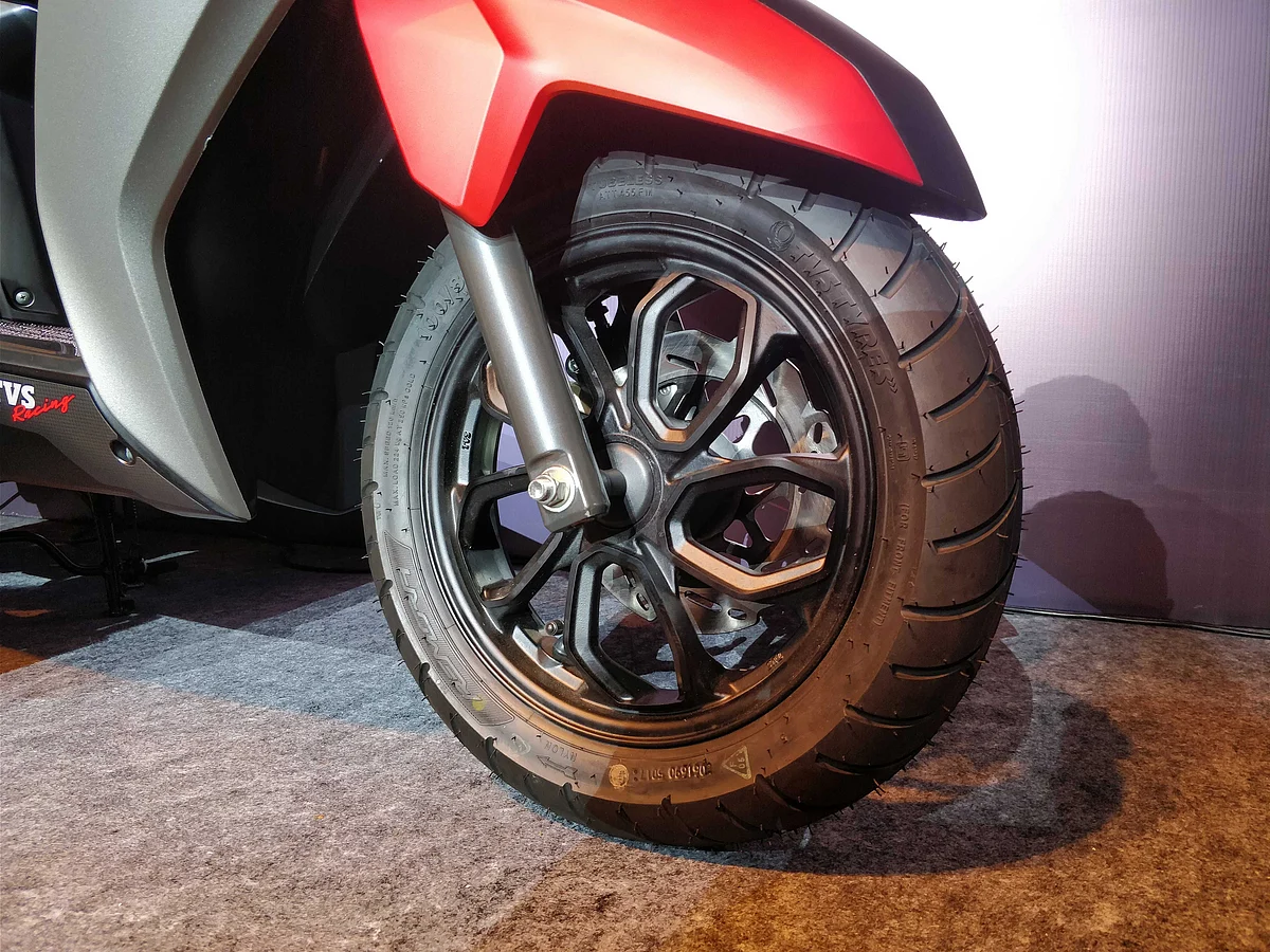 12-inch alloy wheel looks sporty.