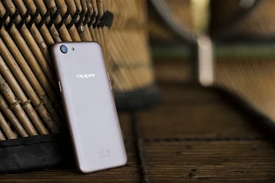 A83 emulates iPhone X when it comes to unlocking the device, and skips fingerprint scanner. (Photos: Oppo)