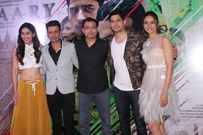 Mumbai: Actors Sidharth Malhotra, Manoj Bajpayee, Rakul Preet Singh, Pooja Chopra and director Neeraj Pandey at the trailer launch of their upcoming film "Aiyaary" in Mumbai on Dec 19, 2017. (Photo: IANS)