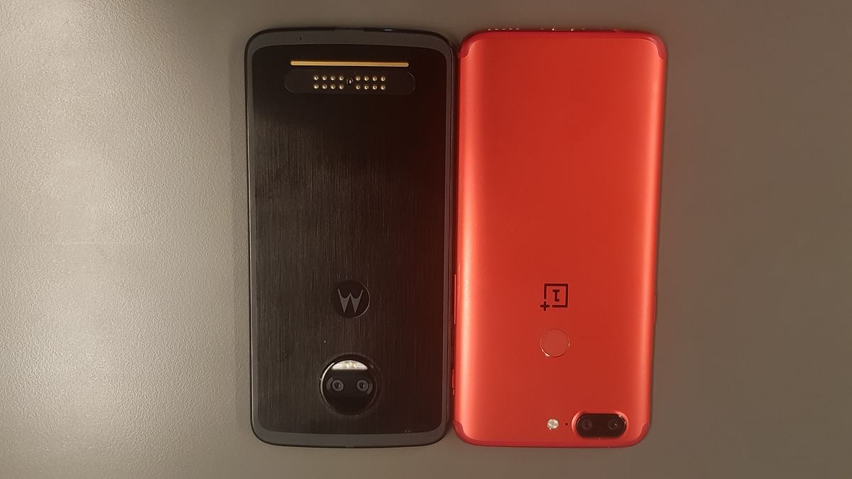 We compare the latest OnePlus 5T with Motorola’s Moto Z2 Force, which comes with a shatterproof screen.