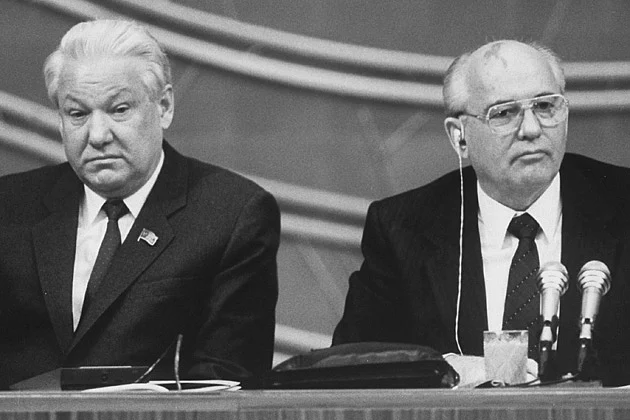 Boris Yeltsin (left) and Mikhail Gorbachev (right). 