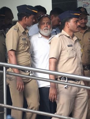Mumbai: Mohammed Farooq Yasin Mansoor alias Farooq Takla, an accused in the 1993 Mumbai serial blasts and a close aide of mafia don Dawood Ibrahim Kaskar being taken to be produced before a designated TADA Court in Mumbai on March 8, 2018. Extradited from Abu Dhabi, following a request made by India last year, the accused, who eluded the law for a quarter century, was finally arrested by the Central Bureau of Investigation (CBI) at the Delhi Airport around 5.15 a.m. and later brought to Mumbai.