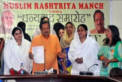 New Delhi: Muslim Rashtriya Manch members along with RSS leader Indresh Kumar present before press a letter written to thank Prime Minister Narendra Modi over the Supreme Court