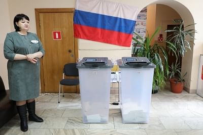 VLADIVOSTOK, March 18, 2018 (Xinhua) -- An election worker stands next to a ballot box at a polling station in Vladivostok, east Russia, March 18, 2018. Russia held presidential election on Sunday. (Xinhua/Denis/IANS)