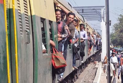 Centre working on suburban rail policy to improve services. (File Photo: Kuntal Chakrabarty/IANS)