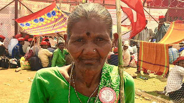 Kamli Babu (85), a tribal farmer from Dahanu in Palghar district, at Mumbai’s Azad Maidan on 13 March.