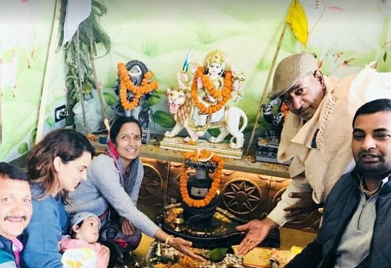 Kangana Ranaut performs grihapravesh puja at her Manali house with her nephew on her lap. 