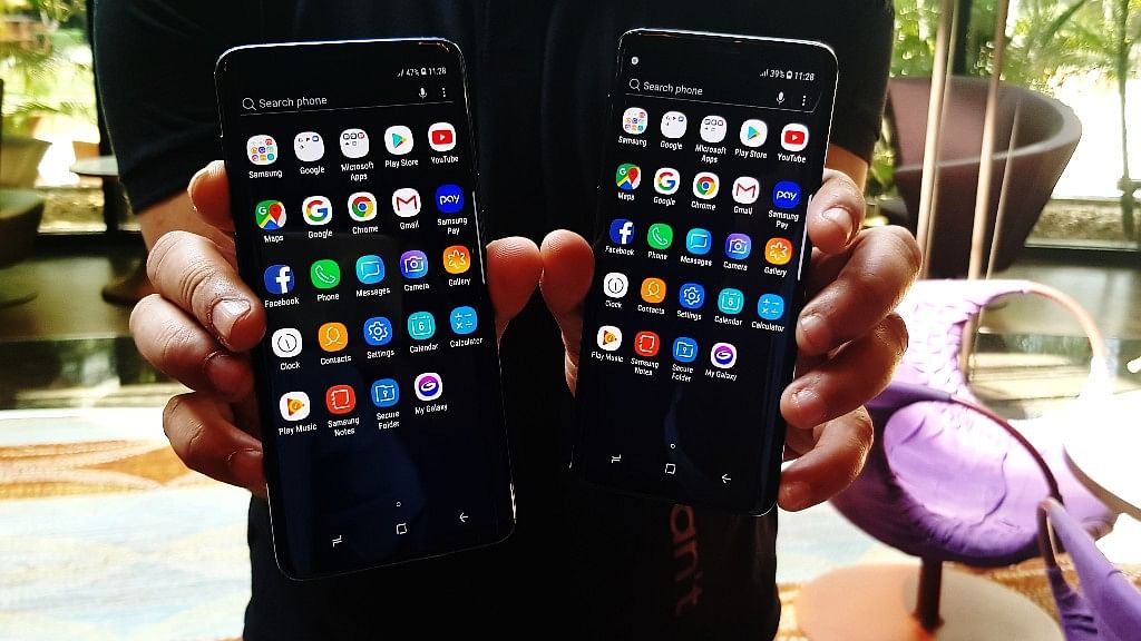 Samsung Galaxy S9+ (left), Galaxy S9 (right)