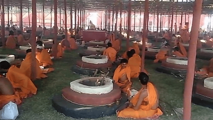 A group of brahmins, headed by Shri Ayutchandi Mahayagya Samiti have begun a 9-day long ritual, where they will burn 500 quintals of mango-wood to “reduce pollution”.