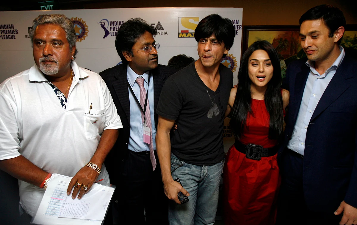 Indian industrialists Vijay Mallya (L), Ness Wadia (R), IPL official Lalit Modi (2nd L) and actors Shah Rukh Khan (C) and Preity Zinta pose during a news conference after the Indian Premier League’s (IPL) player auction in Mumbai on 20 February 2008.