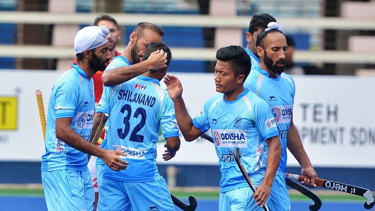 Sardar Singh (extreme right) feels that at least core players should be given guarantee of their places without putting pressure after a bad outing.