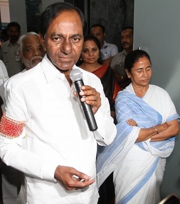 KCR, Mamata pitch for Federal Front