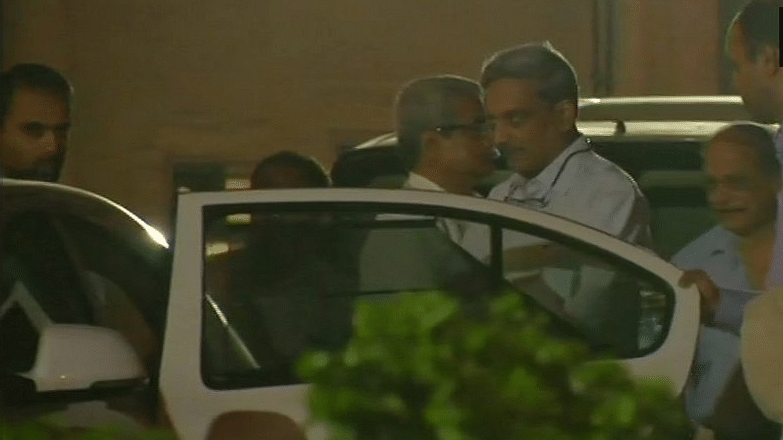 Goa CM Manohar Parrikar leaving from Lilavati Hospital in Mumbai.