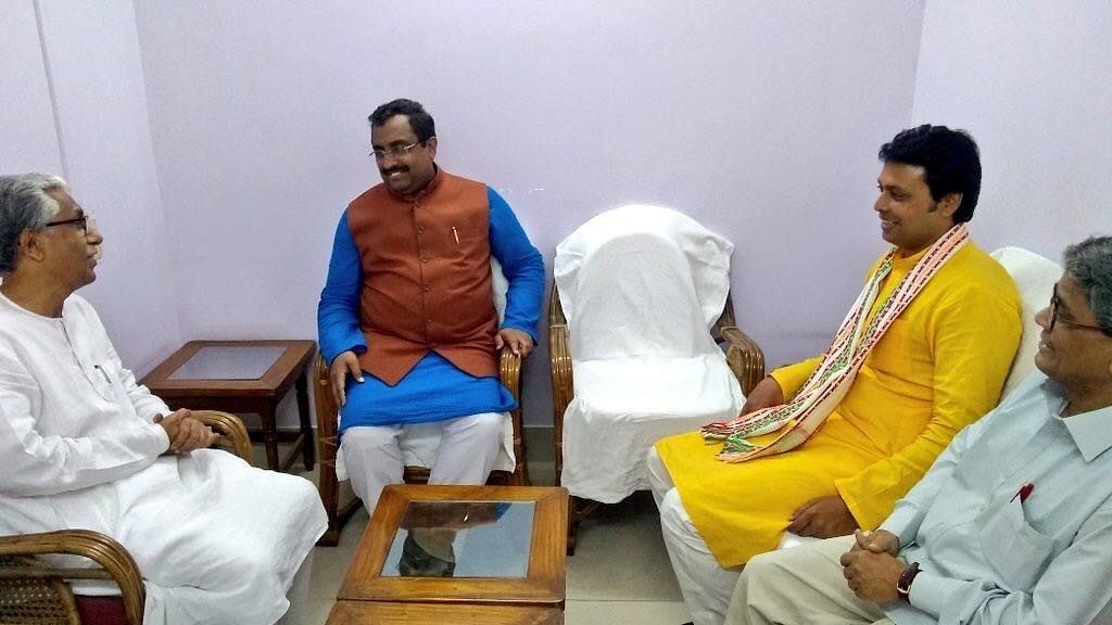 Outgoing Tripura CM Manik Sarkar with the BJP delegation.