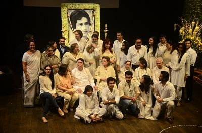 Mumbai: The Kapoor clan pose for a family photograph at Late actor Shashi Kapoor