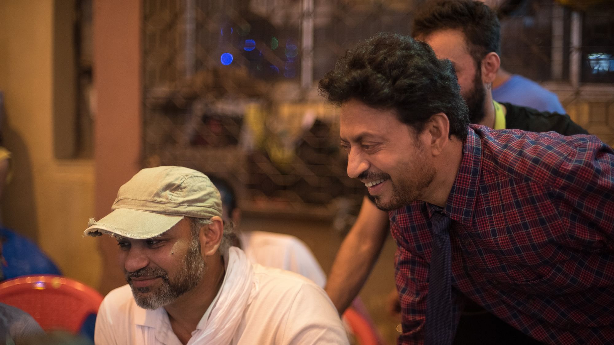 The director Abhinay Deo and actor Irrfan Khan on the sets of <i>Blackmail.</i>