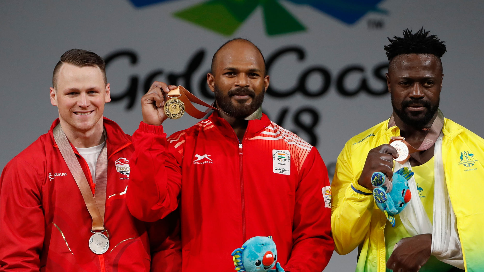 Gold medallist Sathish Sivalingam of India, silver medallist Jack Oliver of England and bronze medallist Francois Etoundi of Australia pose with their medals and Borobi plush doll.&nbsp;