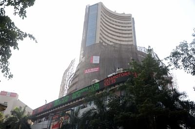 Equity indices inch-up; IT stocks rise