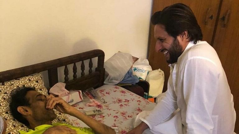 Former Pakistan cricket captain Shahid Afridi (R) tweeted this picture after visiting Mansoor earlier in April.&nbsp;
