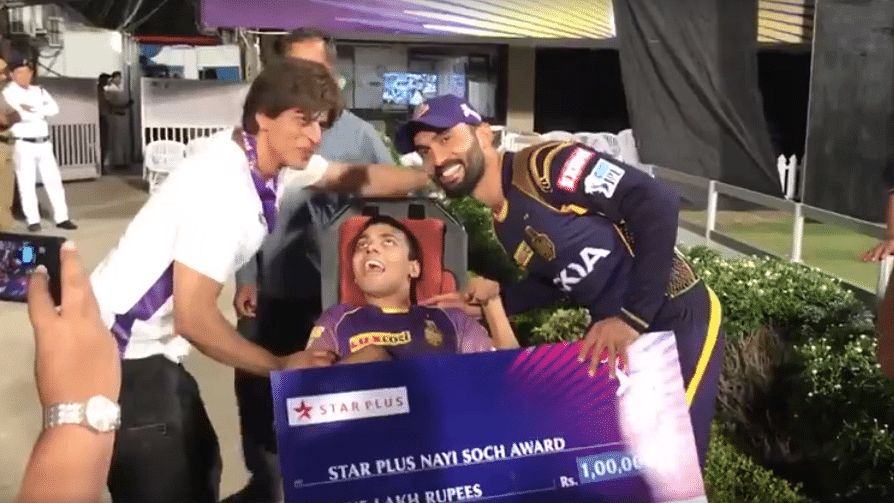 KKR co-owner Shah Rukh Khan and skipper Dinesh Karthik felicitate the differently-abled.