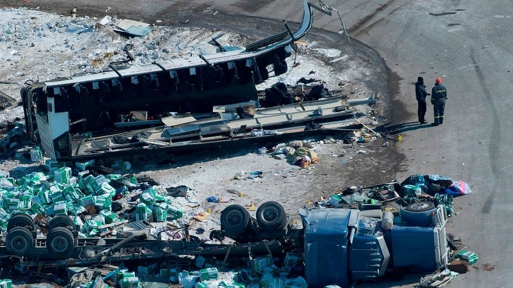 Fifteen people were killed when a bus carrying a Canadian junior hockey team collided with a truck in Saskatchewan province.