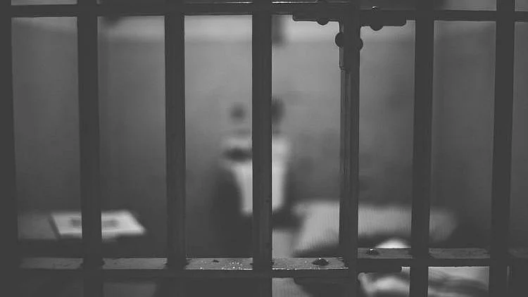 Four policemen and several villagers were injured in a clash over alleged custodial torture in Ballia, Uttar Pradesh.