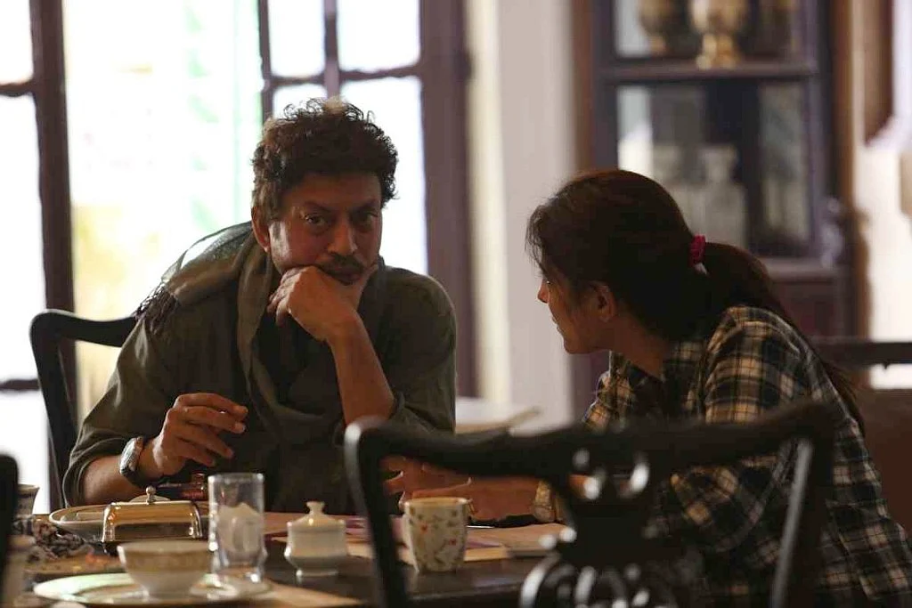 Irrfan Khan in discussion with Juhi Chaturvedi on the sets of <i>Piku.</i>