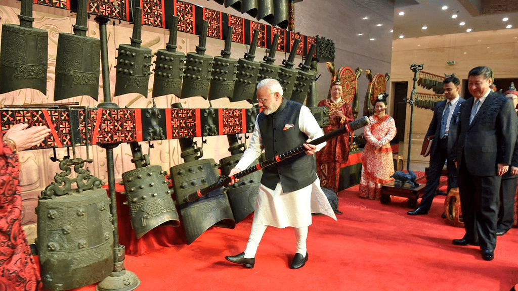 PM Modi with Chinese President Xi Jinping at the Wuhan museum.