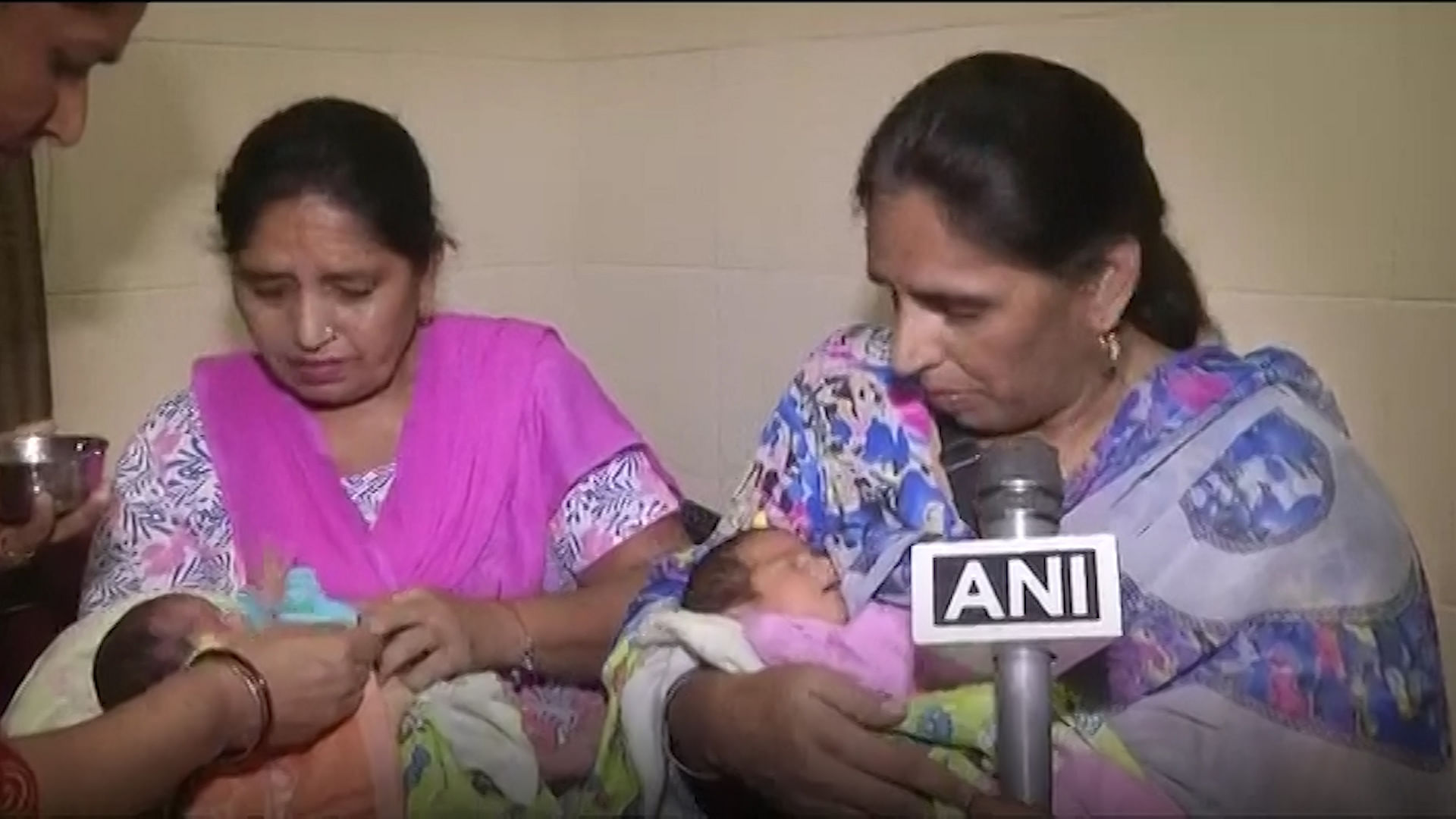 Elderly couple gives birth to twins through IVF