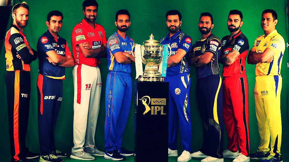Captains pose with the IPL 2018 Trophy.
