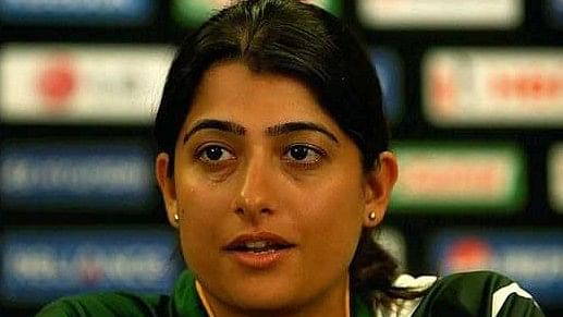 Pakistani cricketer Sana Mir has spoken out  against ad campaigns that create false ideal body images.