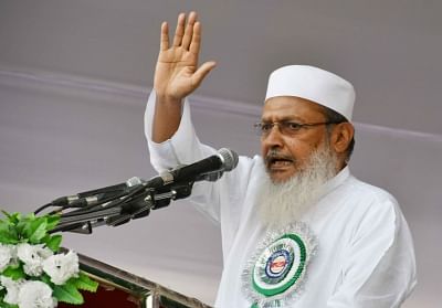 Patna: All India Muslim Personal Law Board (AIMPLB) general secretary Maulana Wali Rehmani addresses during