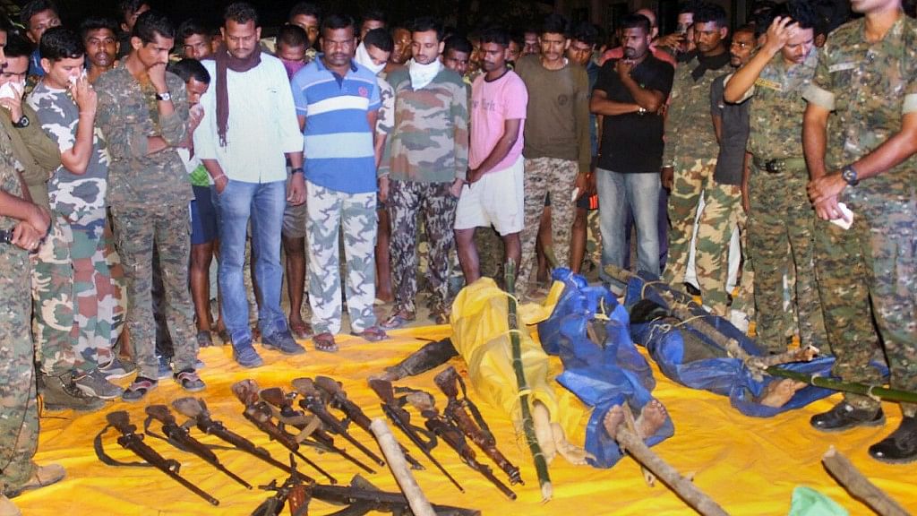 Security personnel show the guns recovered from the Naxals killed in an encounter at Gadchiroli district in Maharashtra on Sunday, 22 April.&nbsp;