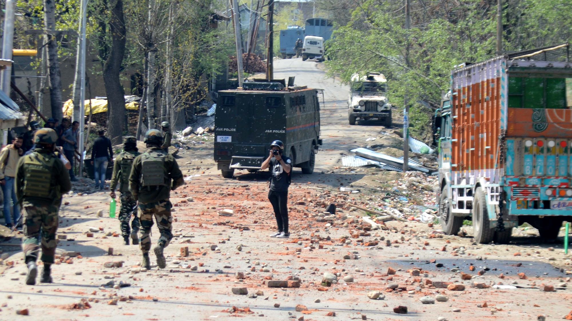 A visual of the stone-pelting in Shopian’s Kachidoora town where clashes broke out between security forces and militants.