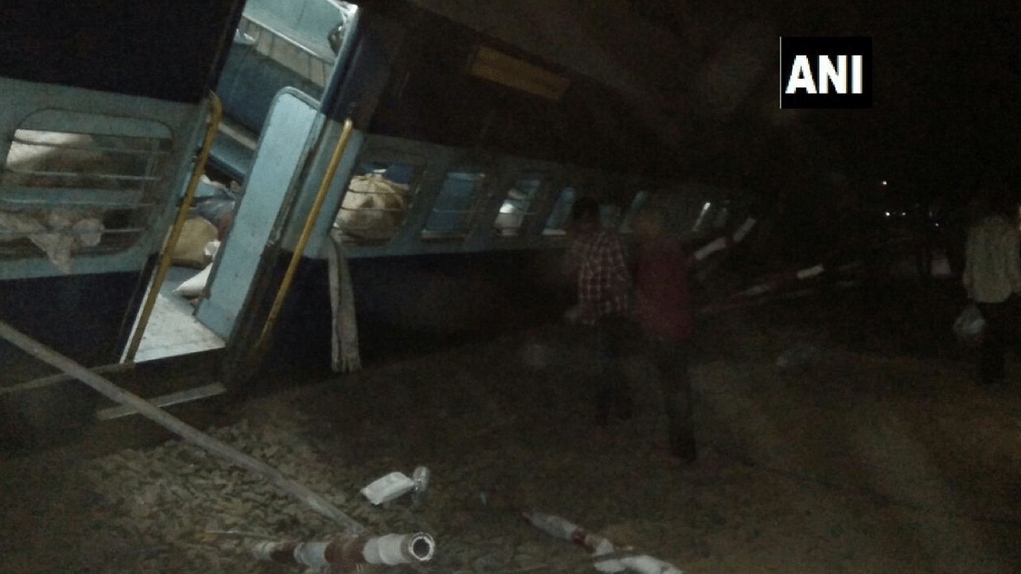 Five coaches of Katni-Chopan passenger train derailed between Salhna-Pipariyakala in Katni district, Madhya Pradesh.