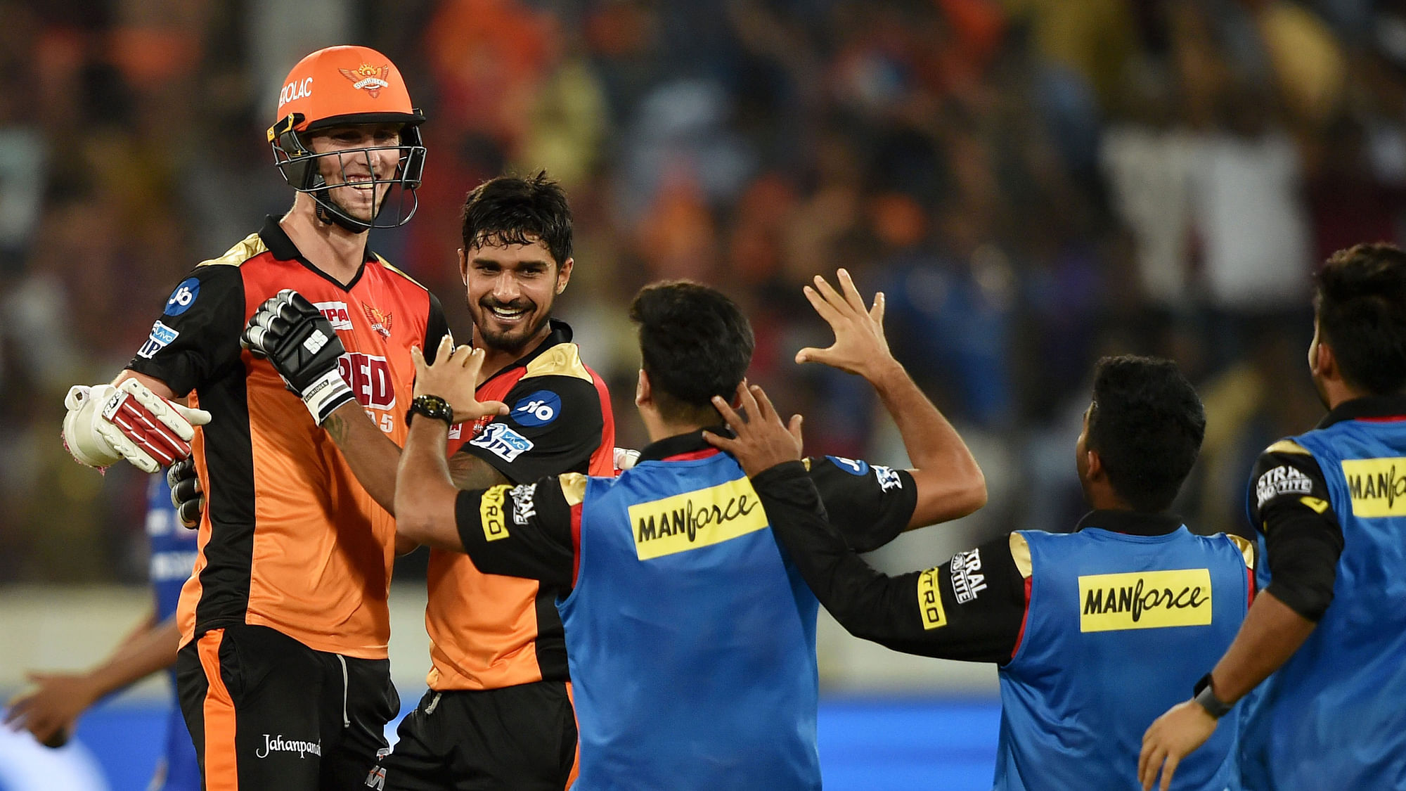 Deepak Hooda and Billy Stanlake celebrate after SRH’s 1-wicket win over Mumbai Indians.