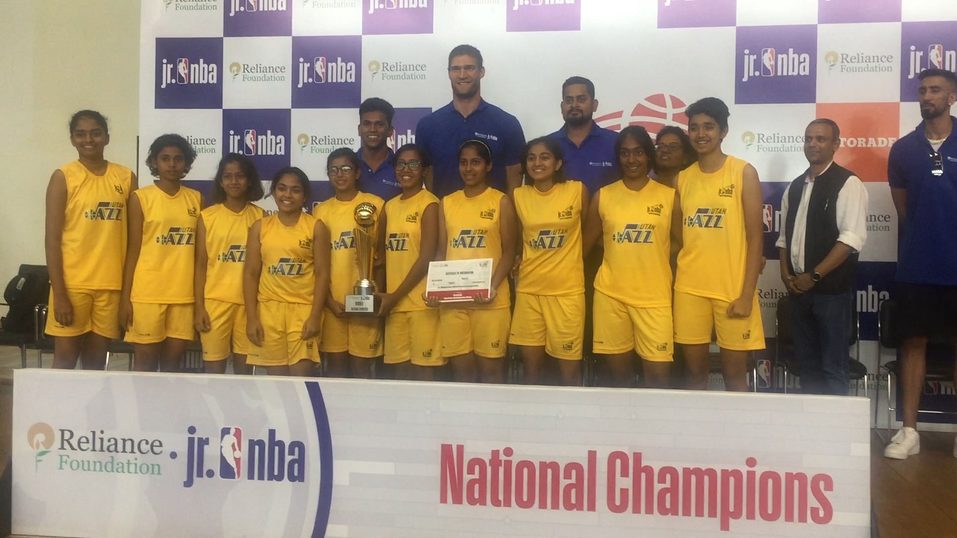 Brook Lopez (centre in blue) with winning girls from Bengaluru.
