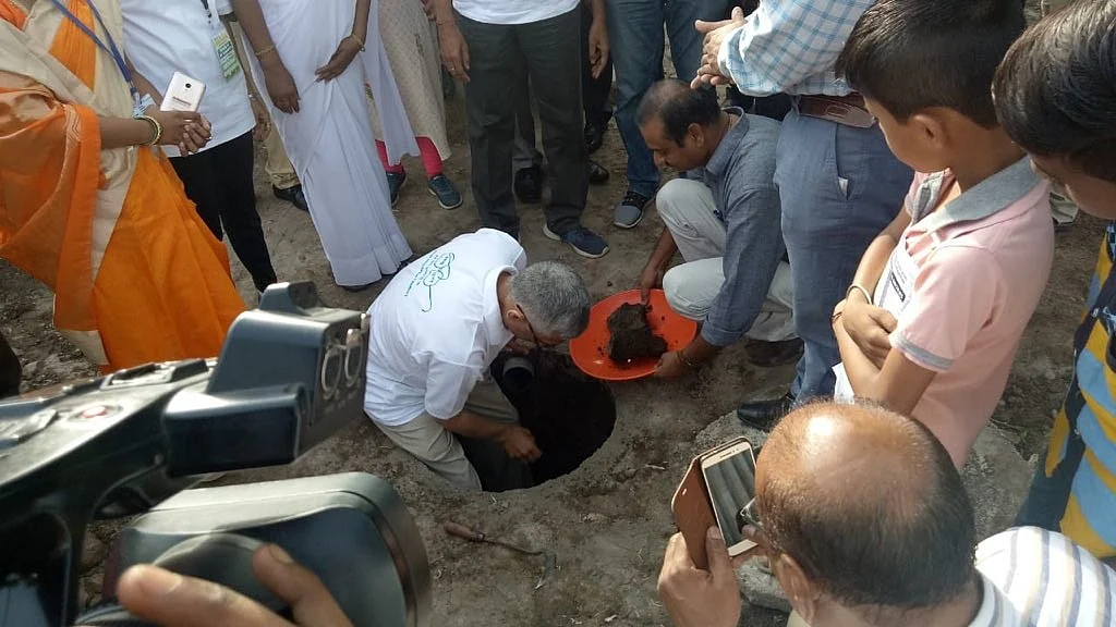 Secretary to the Ministry of Drinking Water and Sanitation Parameswaran Iyer joined CAG in emptying out the pits