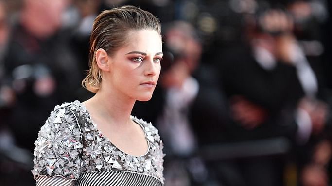 Kristen Stewart Walks Barefoot, Opposes Heels-Only Rule at Cannes