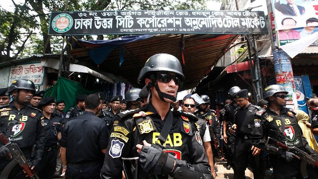 Bangladesh’s Rapid Action Battalion (RAB) soldiers stand guard during a raid on suspected drug dealers at Mohammadpur Geneva Camp in Dhaka, Bangladesh, Saturday,  26 May, 2018.&nbsp;
