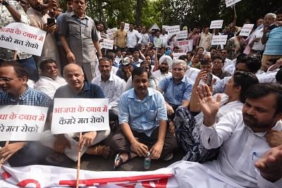 New Delhi: Delhi Chief Minster Arvind Kejriwal, Deputy Chief Minister Manish Sisodia and other AAP legislators stage a demonstration near the office of the Lieutenant Governor (LG) Anil Baijal after he refused to meet him over the CCTV row in New Delhi, on May 14, 2018. (Photo: IANS)