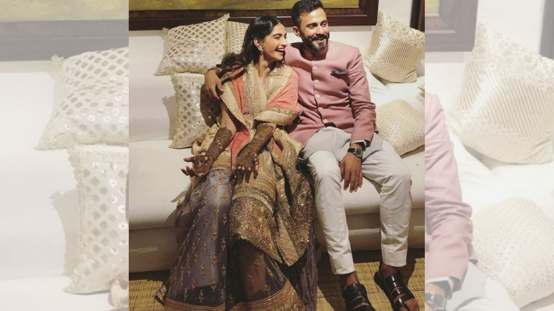 Sonam Kapoor and Anand Ahuja snapped during the mehendi ceremony.&nbsp;