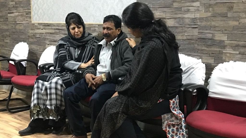 J&amp;K CM Mehbooba Mufti meets parents of Chennai youth killed in stone-pelting.