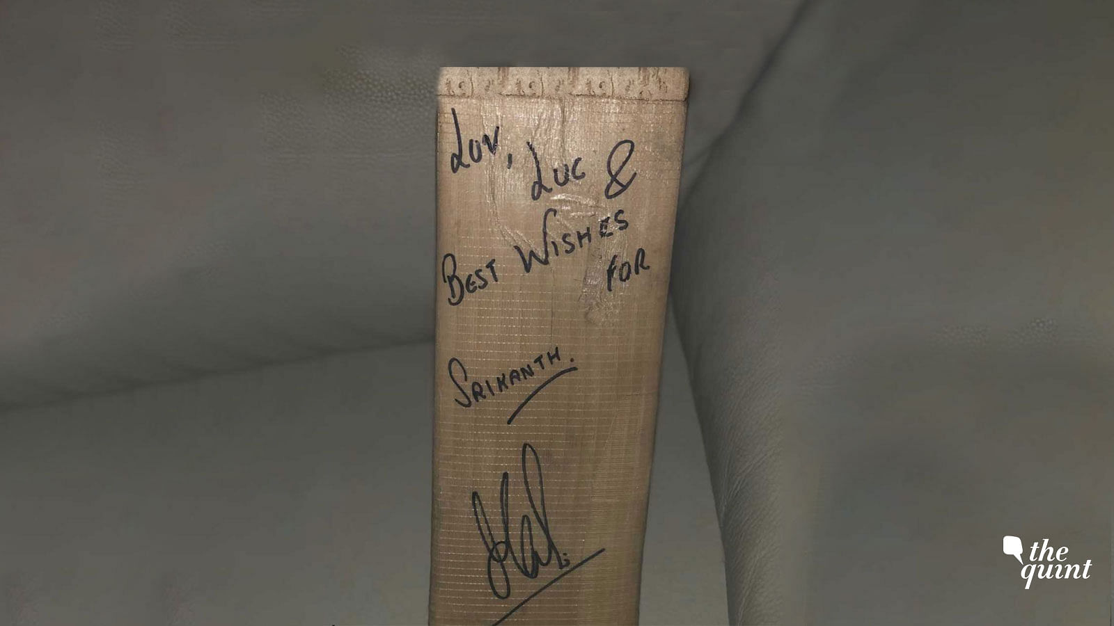 Kidambi Srikanth posted a picture of the bat MS Dhoni gifted him on social media.