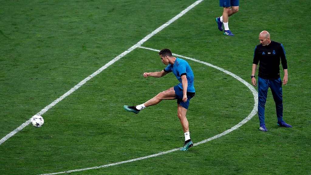 Real Madrid coach Zinedine Zidane watches as Cristiano Ronaldo kicks the ball during a training session at the Olimpiyskiy Stadium in Kiev in Ukraine, Friday,