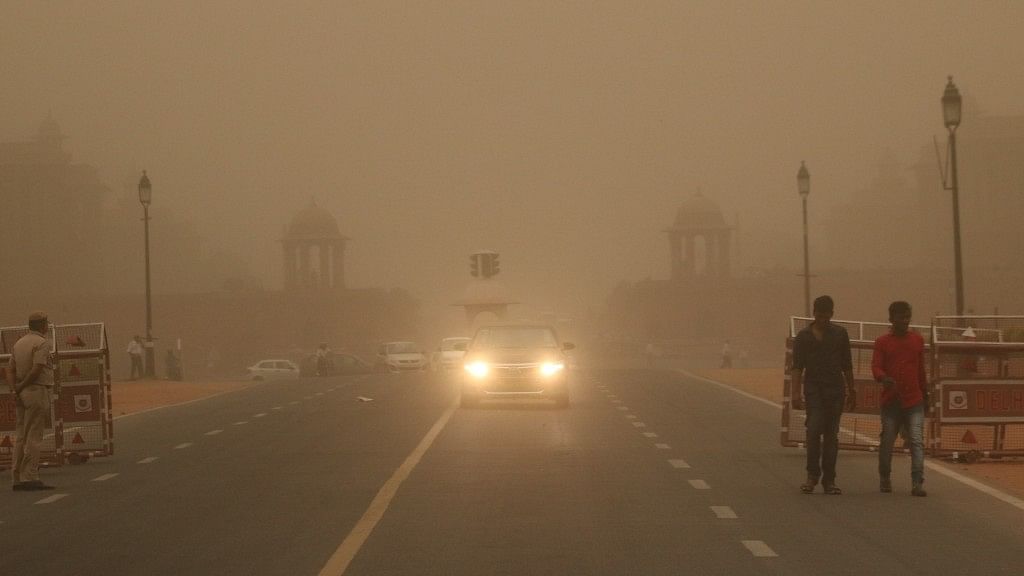 Dust storm hits New Delhi and adjacent regions.&nbsp;